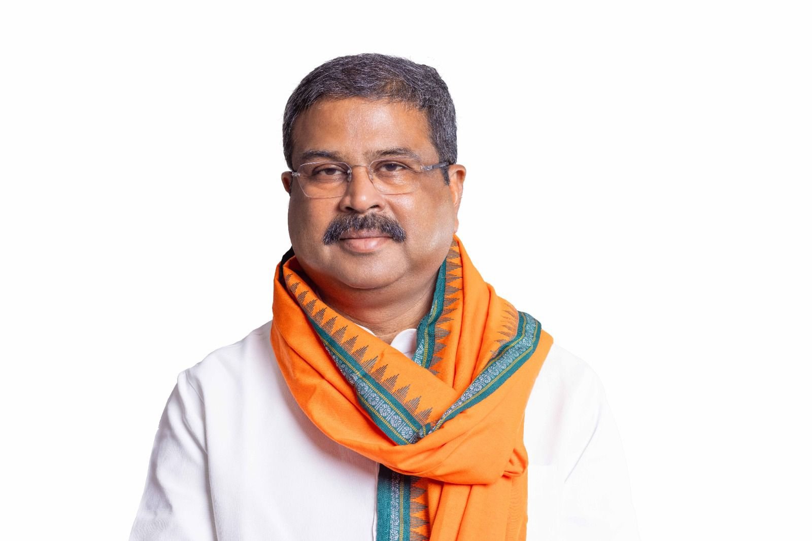 Dhrmendra Pradhan urges Odisha CM to amend University Act