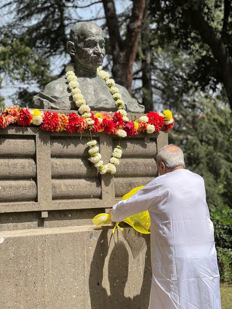 Chief Minister Naveen Patnaik pays tribute to Mahatma Gandhi  in Rome