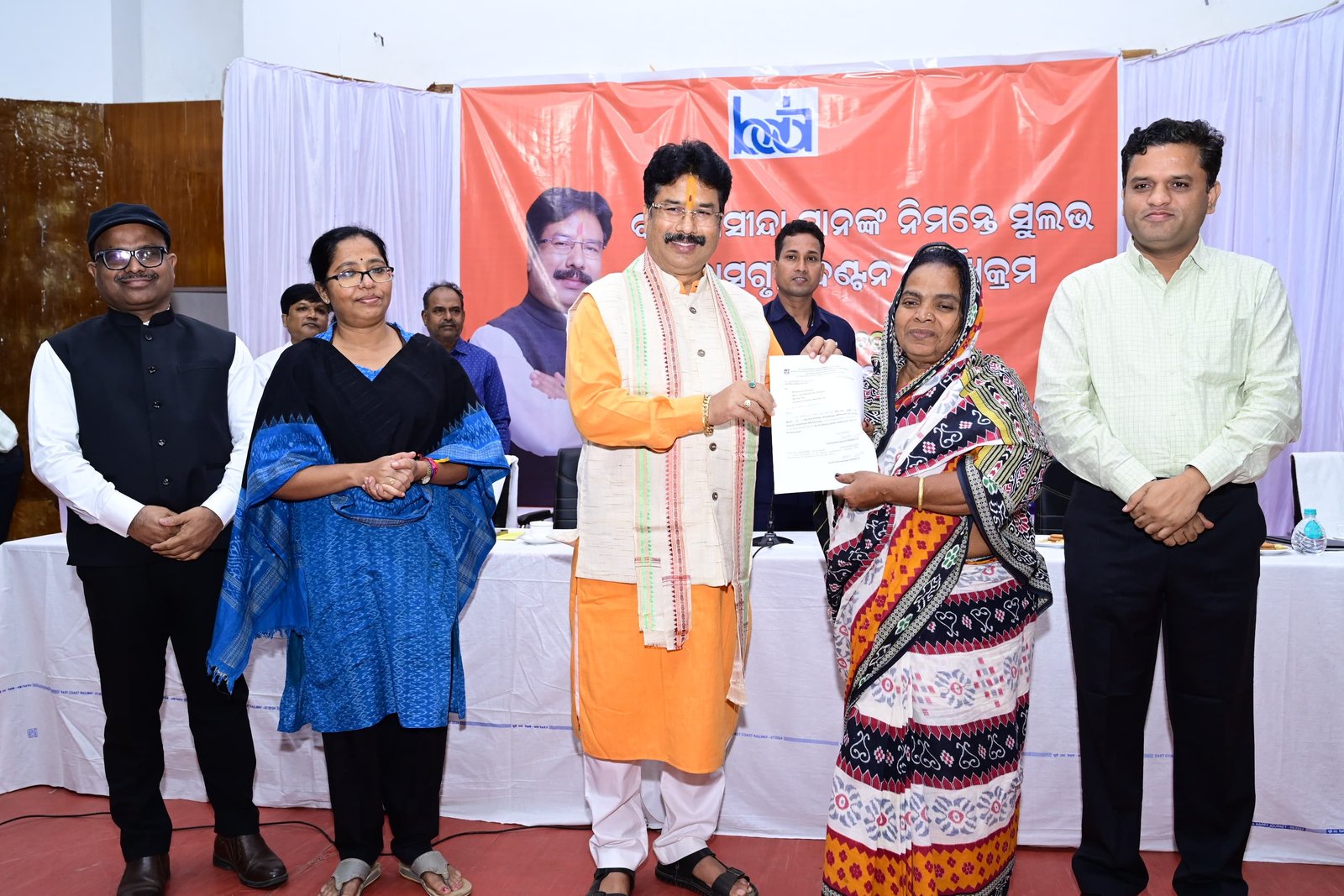 H&UD Minister distributes allotment letters to 116 beneficiaries of AHP in Bhubaneswar