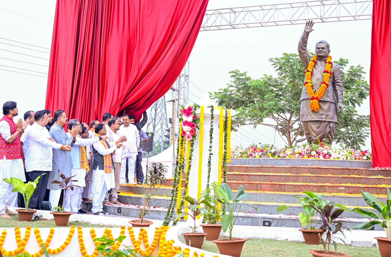 Statue of Atal Bihari Vajpayee unveiled at Cuttack