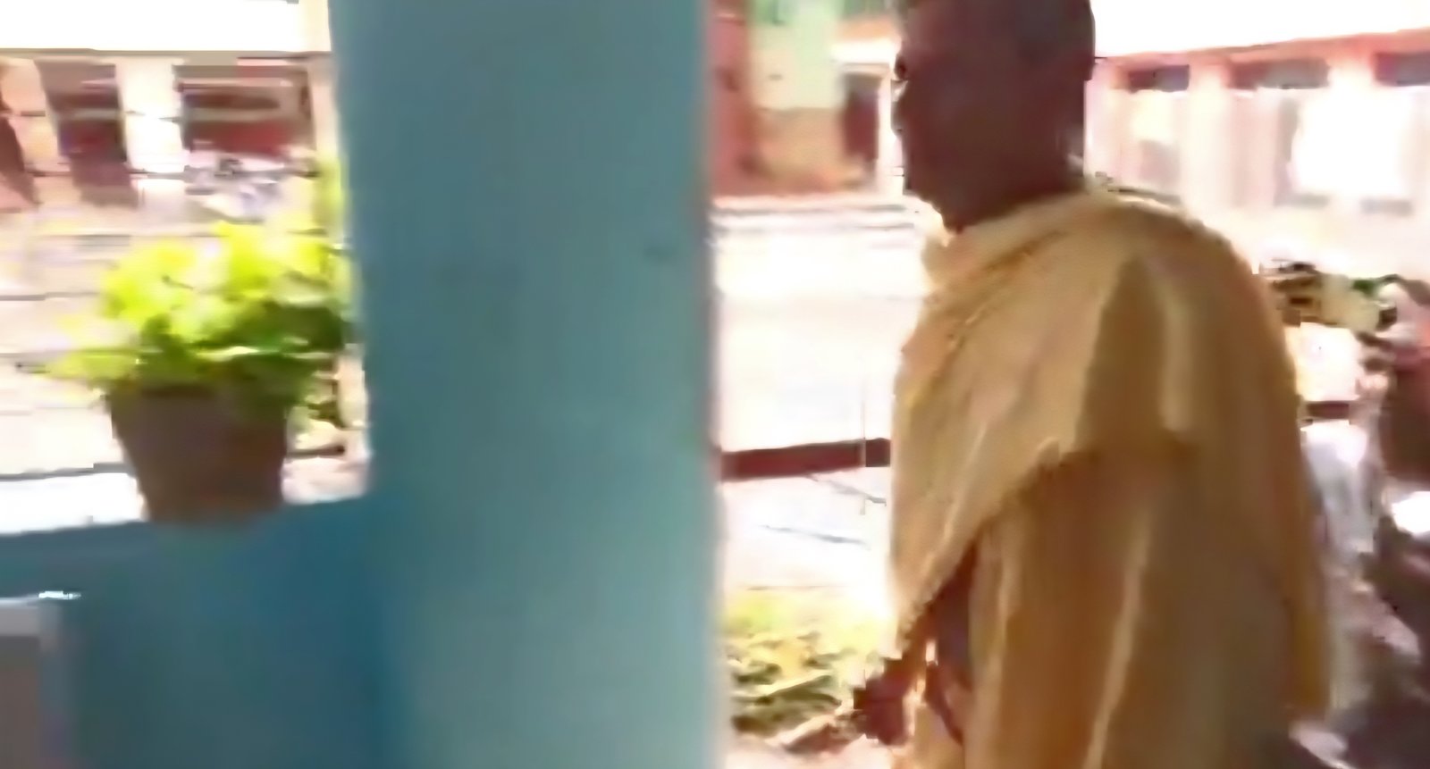 Security breach at Puri Jagannath Temple as devotee attempts to climb structure
