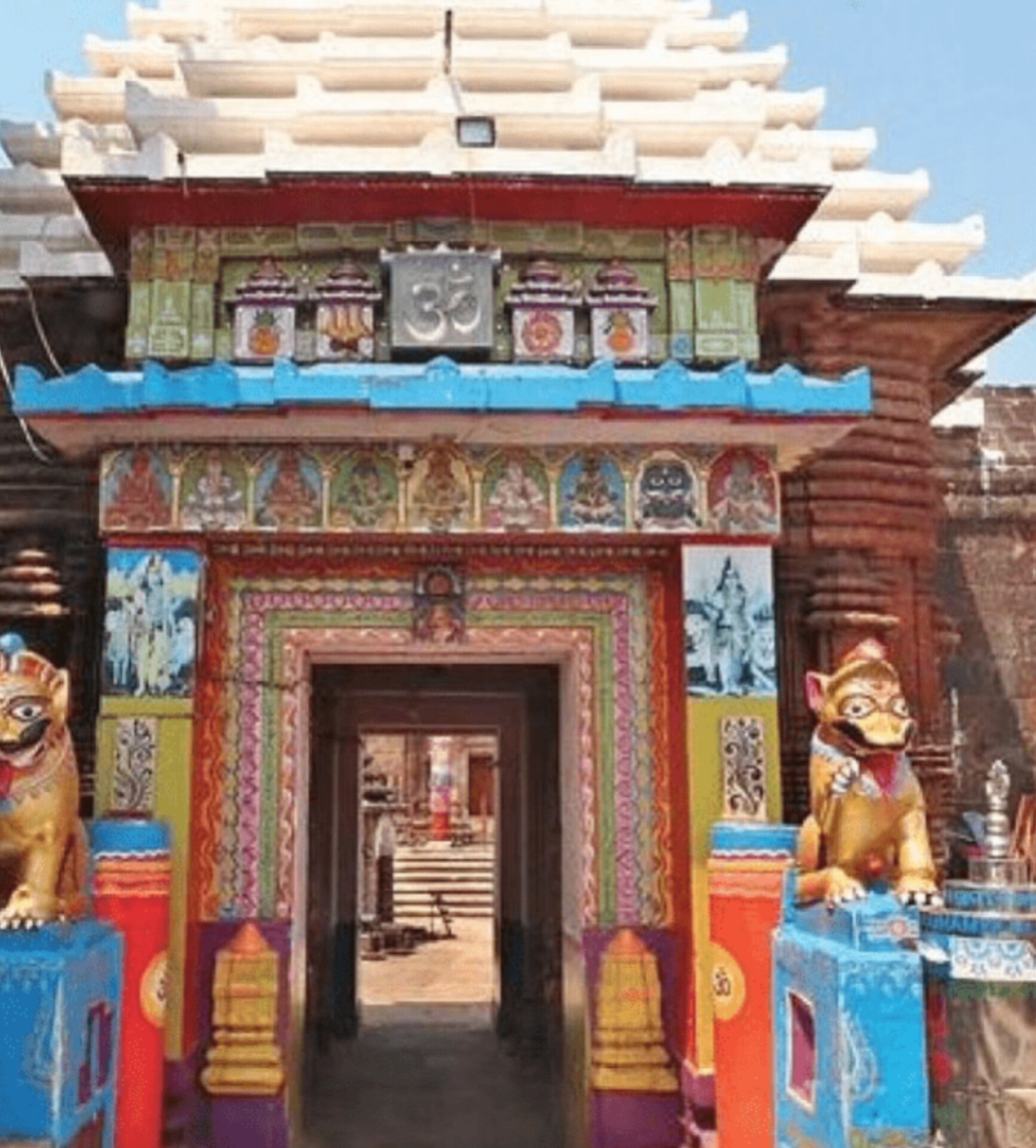 ASI team inspects Lingaraj Temple after lightning strike damages flag and electrical systems