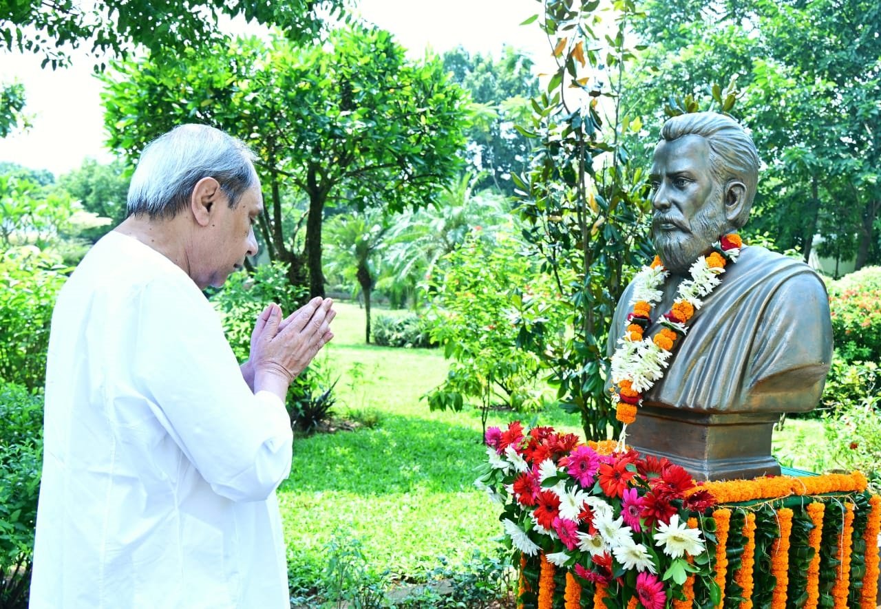 Naveen pays tribute to Utkalmani Pandit Gopabandhu Das on birth anniversary