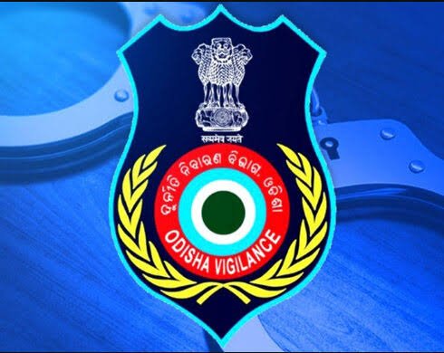 Odisha Vigilance nabs Titlagarh CT & GST officer taking ₹12,000 bribe