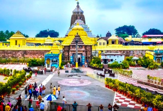 Modest Clothes Mandatory For Entering Srimandir