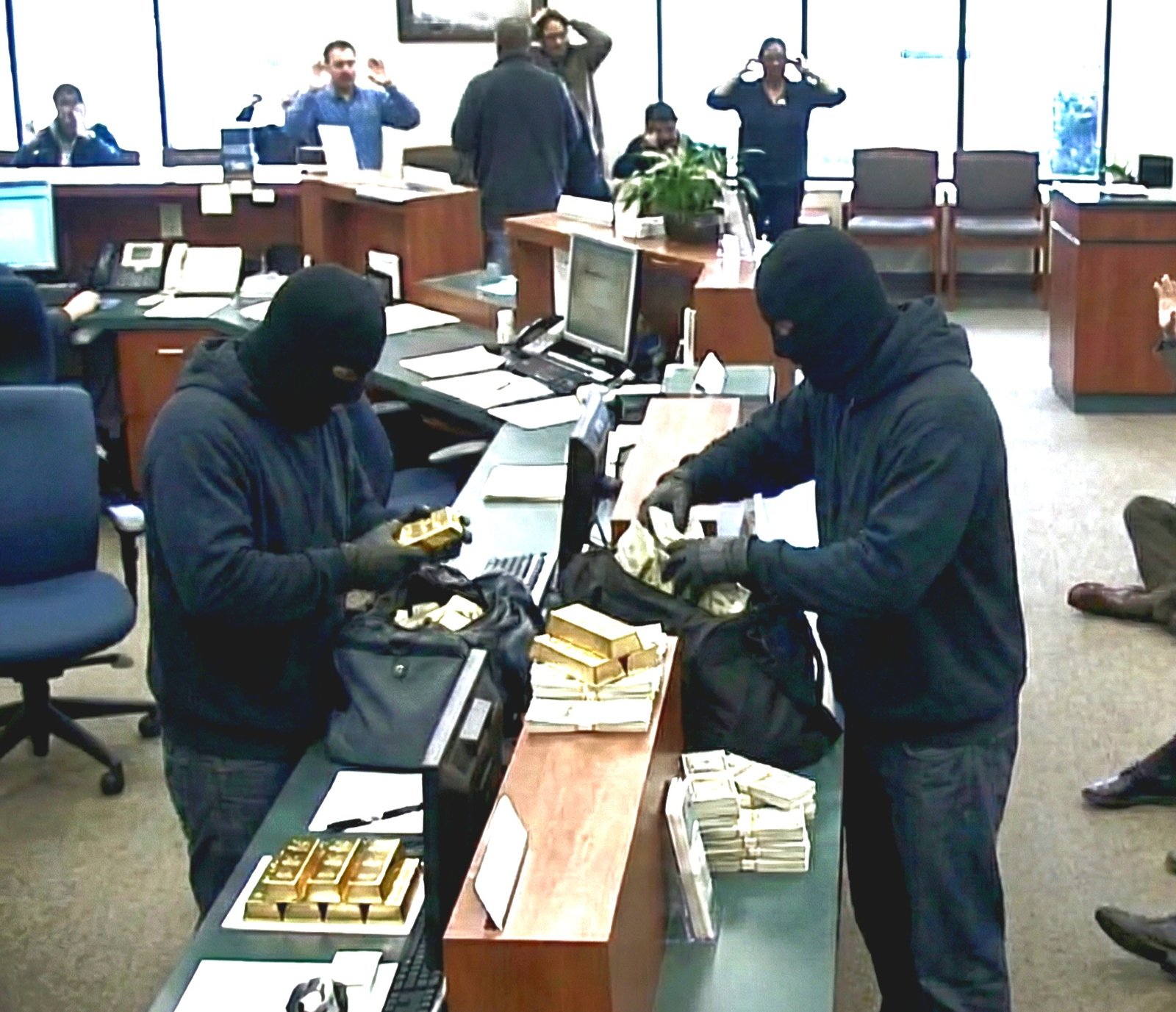 Armed robbers loot bank in Barbil, make away with cash and gold worth crores