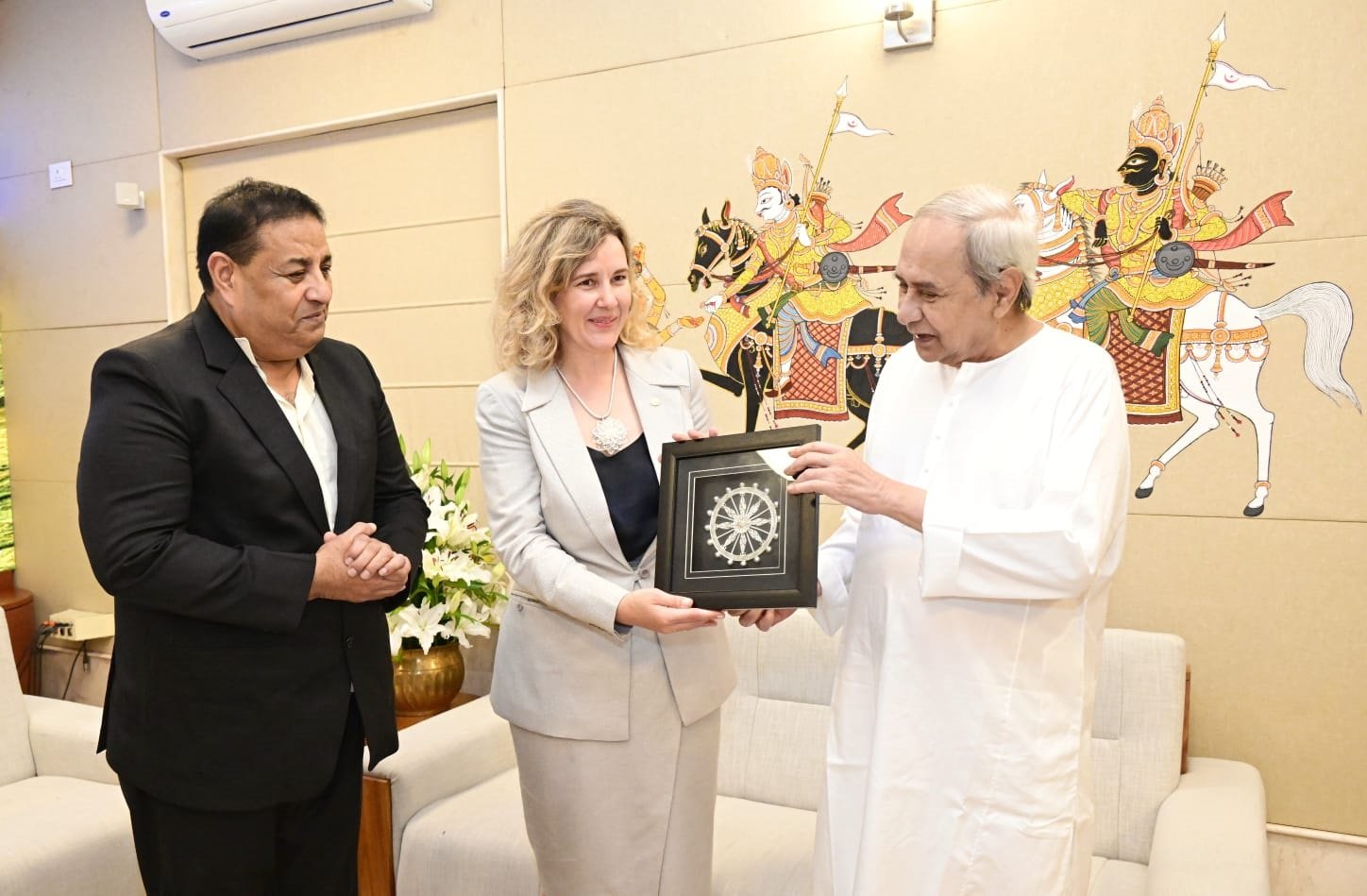 CM Naveen Patnaik discussed Chess development in Odisha with Deputy Chair of FIDE Management Board