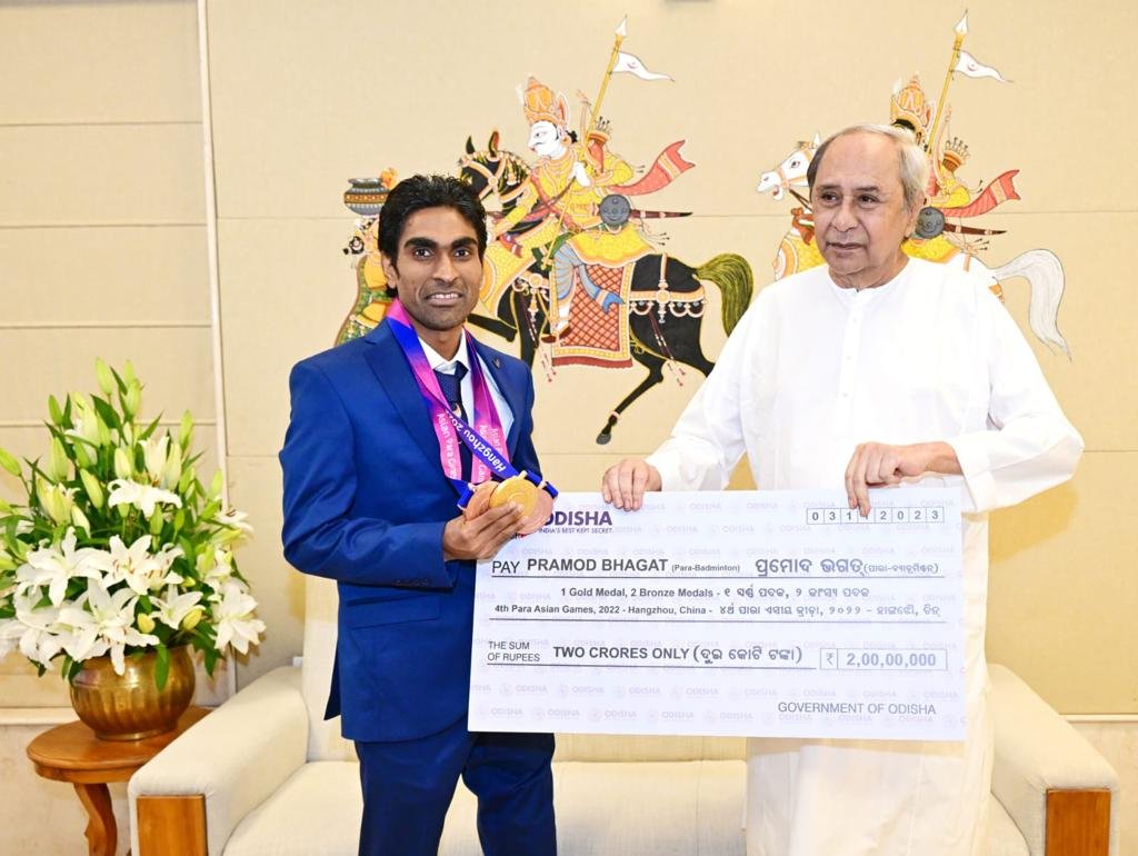 CM Naveen Patnaik felicitates Odisha's Para-athletes, Pramod Bhagat and Soundarya Kumar Pradhan