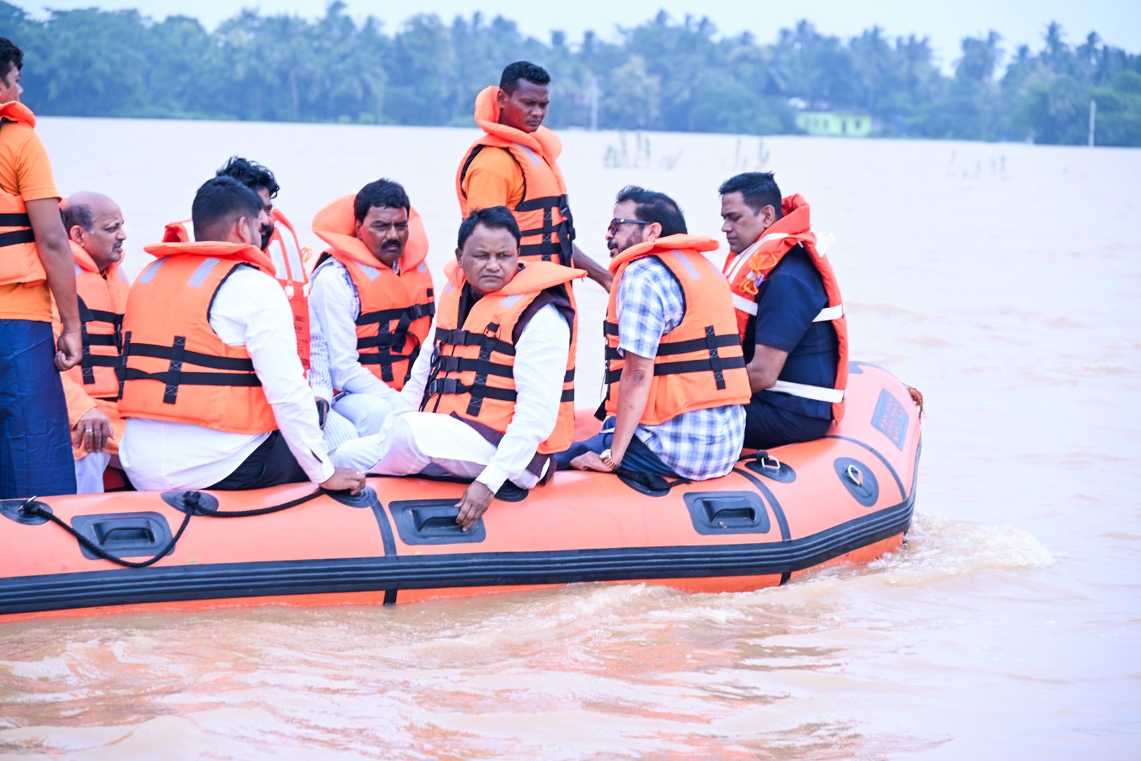 CM MOHAN MAJHI VISITS FLOOD-HIT AREAS, REVIEWS RELIEF AND RESCUE OPERATIONS