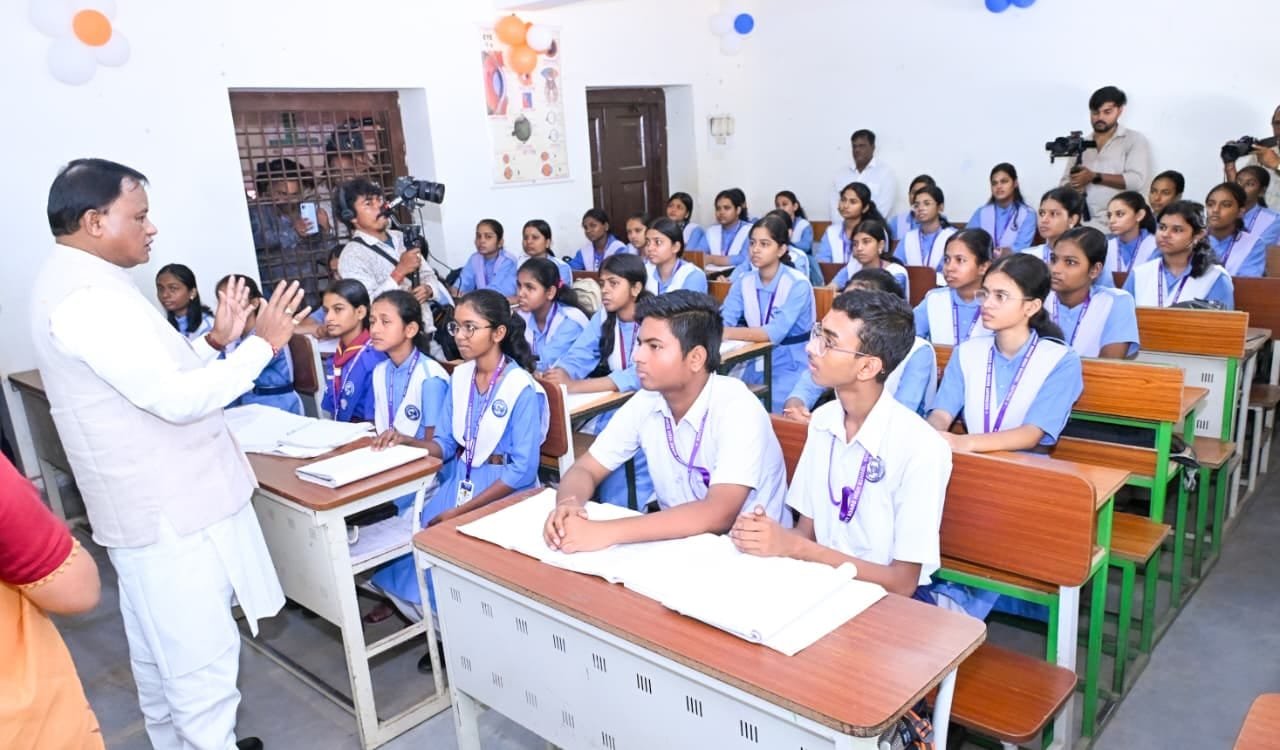 CM Majhi urges students to stay away from social media distractions