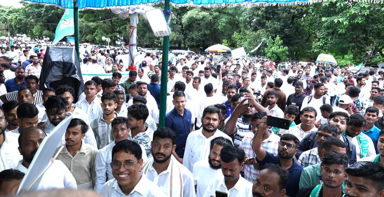 Opposition protest over textbook errors in Odisha Assembly