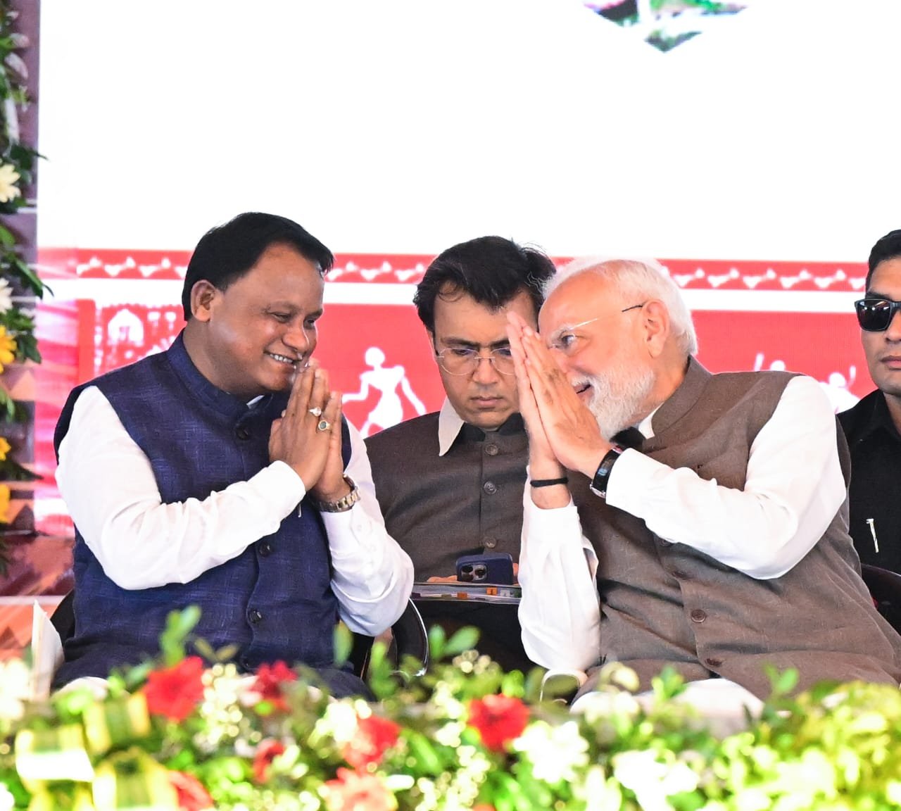 CM Majhi congratulates PM Modi on 25 years in public service