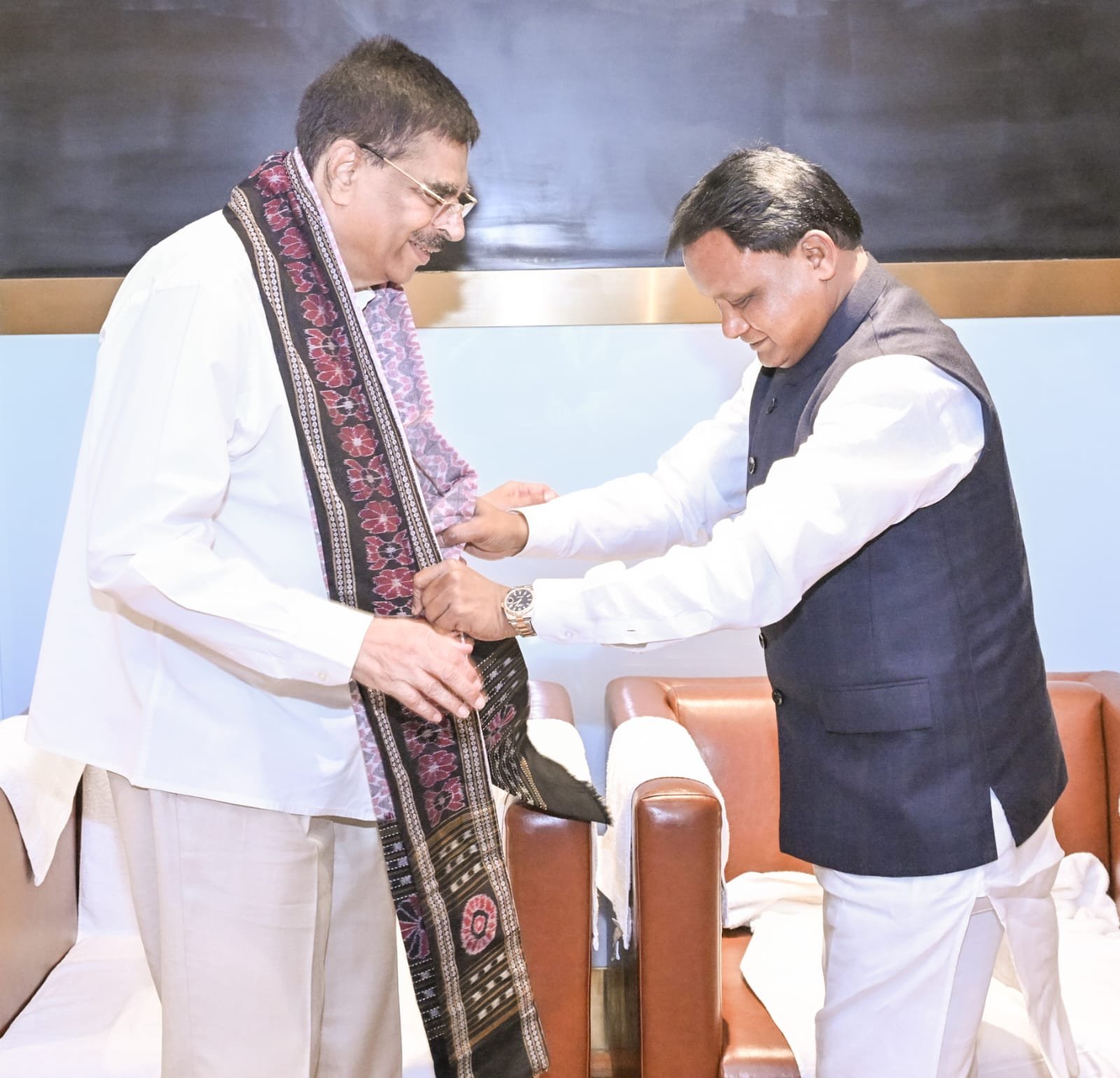 Outgoing Odisha Governor Hari Babu Kambhampati gets farewell at Bhubaneswar Airport