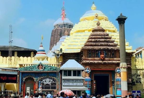 Devotees throng Puri Srimandir as Panchuka commences in Odisha