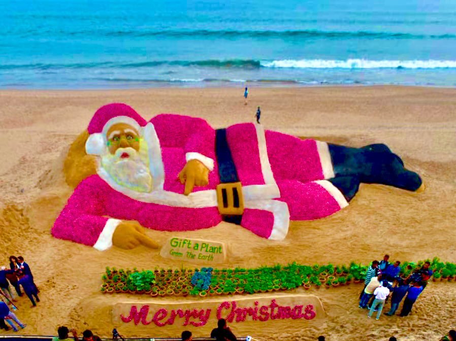 Sudarsan Pattnaik's onion Santa sets a new standard in sand art