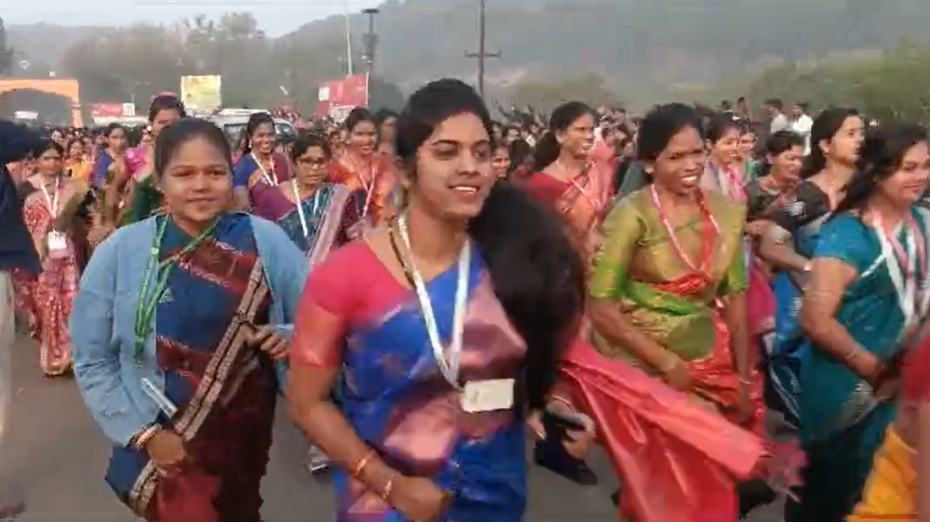 KIIT Women Employees in Traditional Sarees Participate in ‘Pattathon’ Mini Marathon