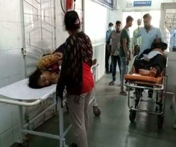 ଖିରି ଖାଇ ୧୬ ଛାତ୍ରୀ ଅସୁସ୍ଥ : ଖିର ବଦଳରେ ଫିନାଇଲ ମିଶାଇଦେଲେ ରୋଷେୟା