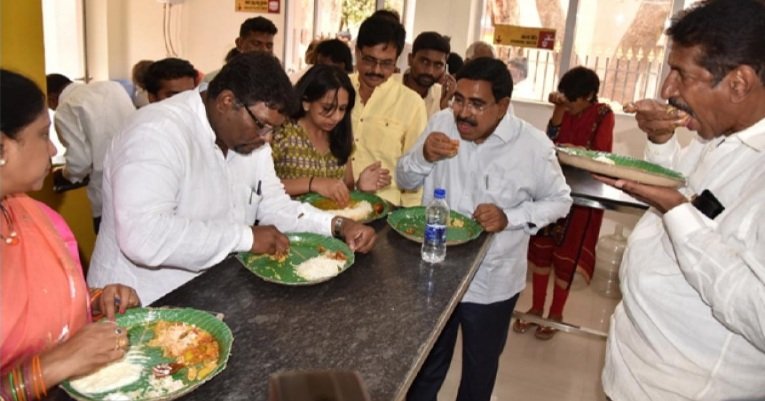 ଯୋଗୀଙ୍କ ବଡ଼ ଘୋଷଣା : ୧୫ ଟଙ୍କାରେ ମିଲ, ୫ ଟଙ୍କାରେ ଟିଫିନ