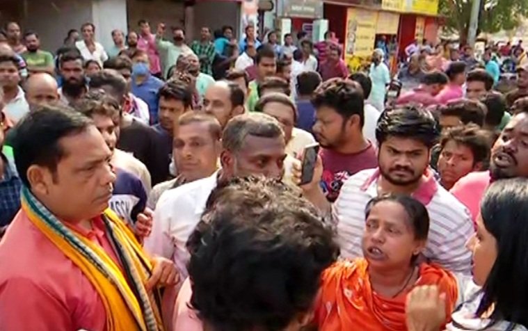 ଝାରପଡା ଓଭରବ୍ରିଜ୍ ନିକଟରେ ବ୍ୟବସାୟୀଙ୍କ ରାସ୍ତାରୋକ