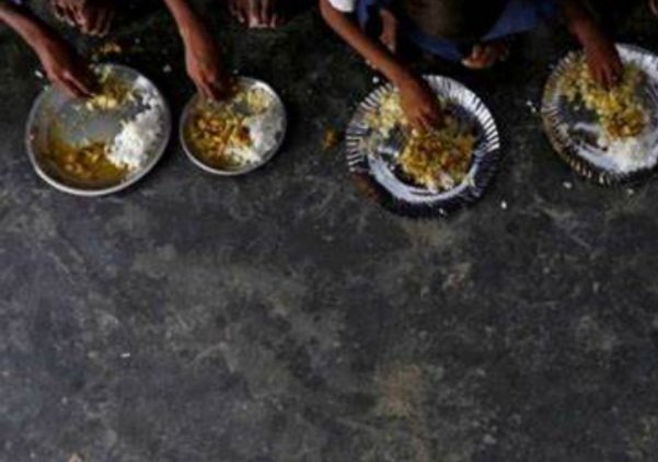 ମଧ୍ୟାହ୍ନ ଭୋଜନରେ ପଚା ଅଣ୍ଡା ସହ ପଚା ପରିବା, ଭୋକରେ ପିଲା