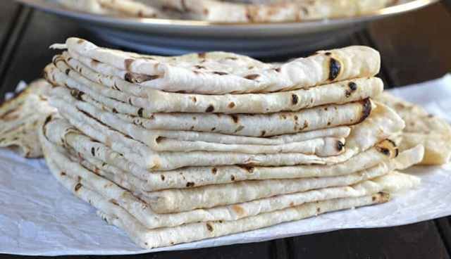 ରୁମାଲି ରୋଟିକୁ ଟିସୁ ପେପର ଭାବି ମୁହଁ ପୋଛିଦେଲେ ବୃଦ୍ଧ