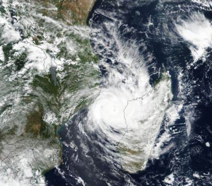 ପୁରୀ ଠାରୁ ୧୦୨୦ କି.ମି ଦୂରରେ ରହିଛି ବାତ୍ୟା ଅସାନୀ