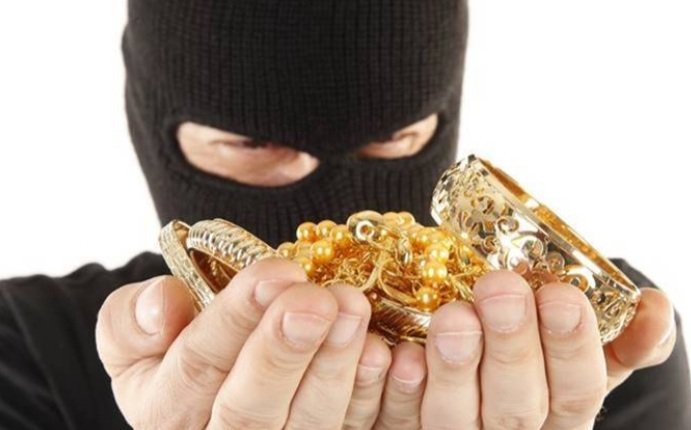 ଘରେ ପସି ନେଇଗଲେ ୧୬ଭରି ସୁନା ଅଳଙ୍କାର