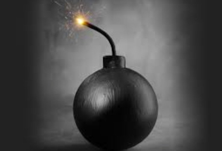 ଆପାର୍ଟମେଣ୍ଟ ଉପରକୁ ବୋମାମାଡ଼ 