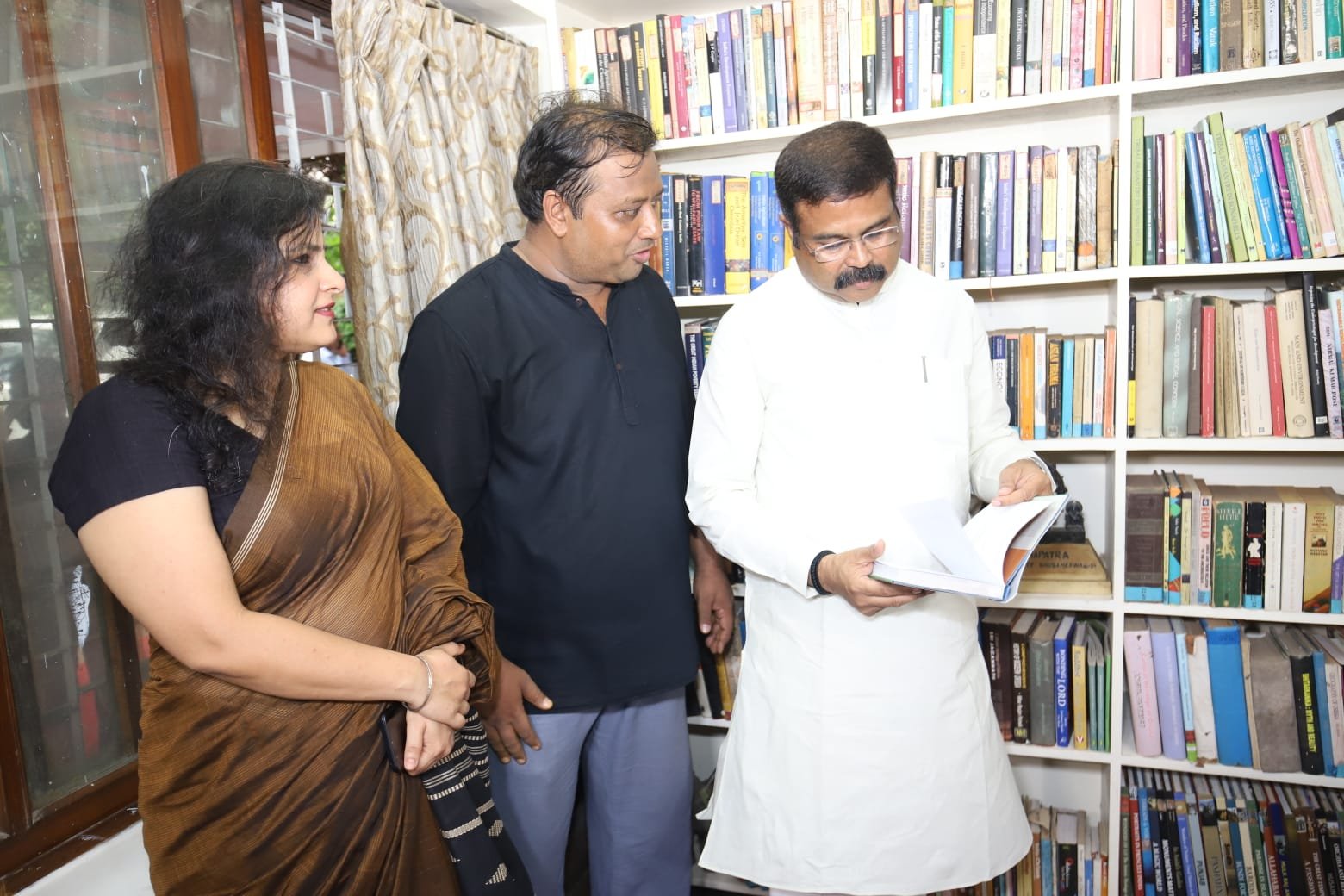 ଭୁବନେଶ୍ୱର ଠାରେ ଏଲକେଏମ ସେଣ୍ଟର ଓ ଲାଇବ୍ରେରୀର ଉଦଘାଟନ କଲେ କେନ୍ଦ୍ରମନ୍ତ୍ରୀ ଧର୍ମେନ୍ଦ୍ର ପ୍ରଧାନ
