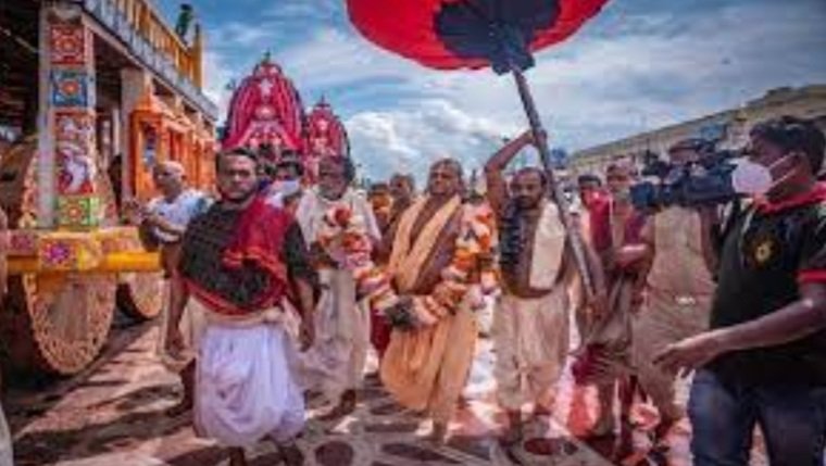 ରଥଖଳାକୁ ବିଜେ ହେଲା ଆଜ୍ଞାମାଳ,ଉତ୍ତର ମୋଡ଼ ନେବେ ତିନି ରଥ