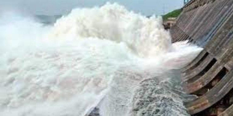 ହୀରାକୁଦ ଡ୍ୟାମରେ ଜଳସ୍ତର ବୃଦ୍ଧି, ୨୦ଟି ଗେଟ୍ ଦେଇ ବନ୍ୟା ଜଳ ନିଷ୍କାସନ ଜାରି