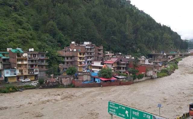 ଭୟଙ୍କର ବର୍ଷା: ପୋତି ହୋଇଗଲେ ପରିବାରର ୭ ଜଣ, ଉତ୍ତରାଖଣ୍ଡରେ ୫ ମୃତ