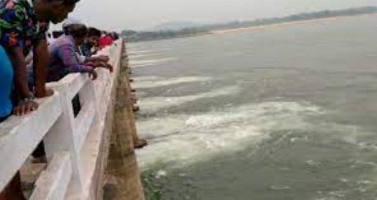 ପୁଣି ମୁଣ୍ଡଳି ବ୍ରିଜରେ ଘଟିଲା ଅଘଟଣ, ଜାଣନ୍ତୁ କ’ଣ
