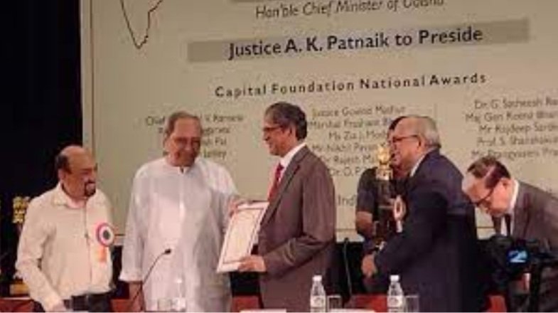 ଲାଇଫଟାଇମ୍‌ ଆଚିଭ୍‌ମେଣ୍ଟ ଆୱାର୍ଡ ସମ୍ମାନରେ ସମ୍ମାନିତ ହେଲେ ନବୀନ ପଟ୍ଟନାୟକ