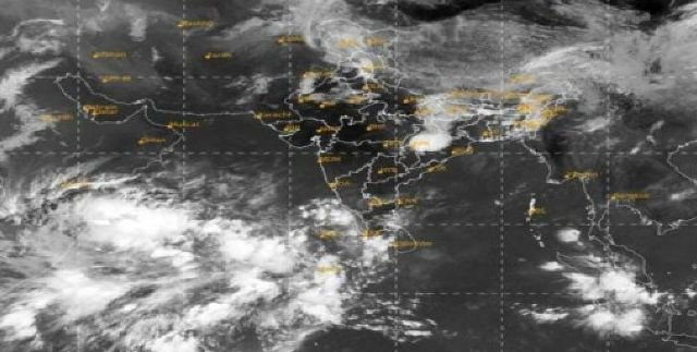 ୧୮ ସୁଦ୍ଧା  ଗୁଜୁରାଟ ଉପକୂଳ ଛୁଇଁବ ତଉକ୍‌ତେ, ଓଡ଼ିଶାର ଏହି ଜିଲ୍ଲାମାନଙ୍କରେ ପ୍ରବଳ ବର୍ଷା ଆଶଙ୍କା