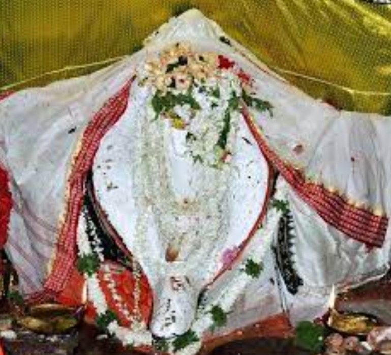 ଆଜି ଧବଳମୁଖୀ ବେଶରେ ମା’ ସମଲେଶ୍ୱରୀଙ୍କୁ ଦର୍ଶନ କରିବେ ଭକ୍ତ