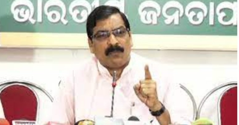 ମୁଖ୍ୟମନ୍ତ୍ରୀଙ୍କ ଫଟୋ ଥିବା ସାର୍ଟିଫିକେଟରୁ ଉପକାର ମିଳିବ ନାହିଁ: ଗୋଲକ ମହାପାତ୍ର