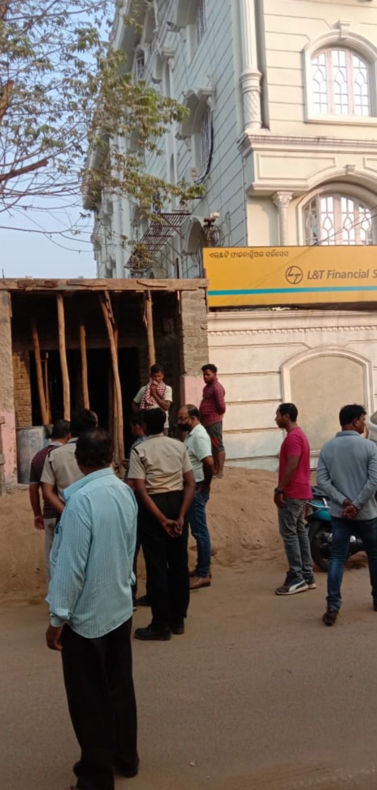 କୋର୍ଟଙ୍କ ନିର୍ଦ୍ଦେଶକୁ କୁମକୁମ ମହାନ୍ତିଙ୍କ ଫୁ, ଜାରି ରହିଛି ନିର୍ମାଣ କାର୍ଯ୍ୟ