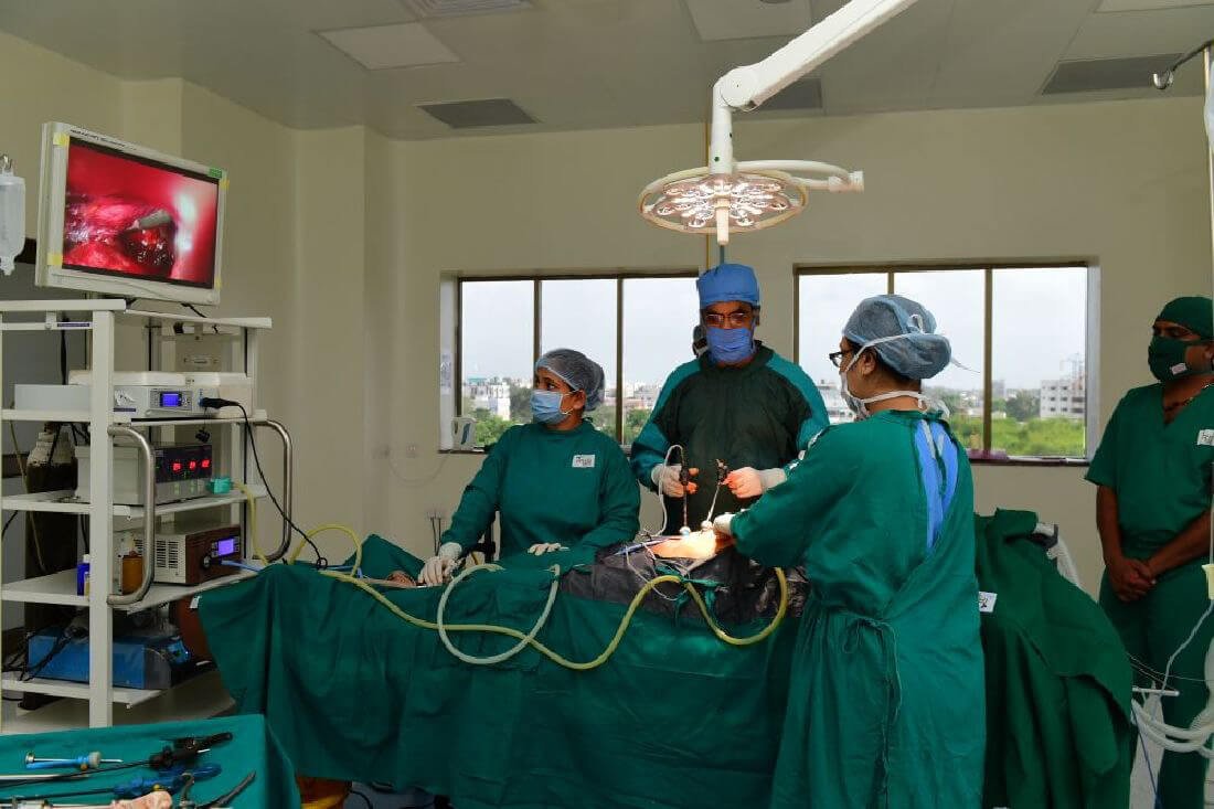 ଯୁବକଙ୍କ ହାତରେ ଲାଗିଲା ଗୋଡ ଆଙ୍ଗୁଠି