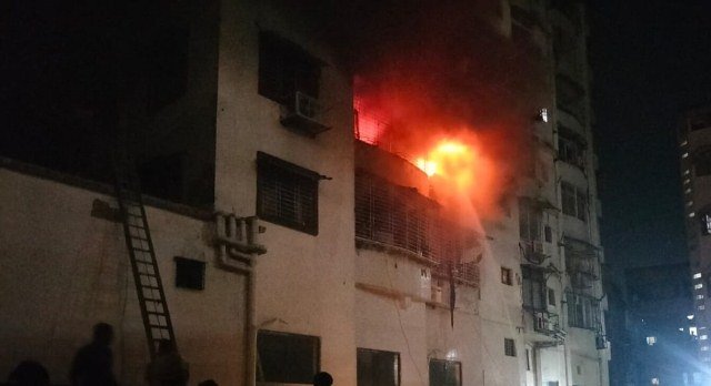 ଆପାର୍ଟମେଣ୍ଟରେ ଭୟଙ୍କର ଅଗ୍ନିକାଣ୍ଡ : ଜଳିଗଲେ ୧୦ ଜଣ, ଫସିଛନ୍ତି ଆହୁରି ଅନେକ