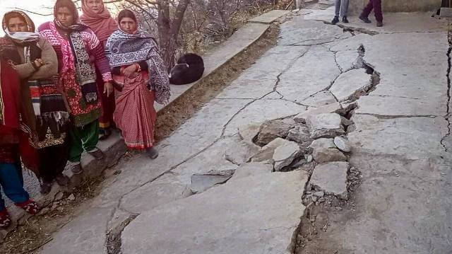 ଯୋଶୀମଠ ଭଳି ଦବିଲାଣି ନୈନିତାଲ : ରାସ୍ତାରେ ଫାଟ, ପଲସ୍ତରା ମାରିବାରେ ବ୍ୟସ୍ତ ପ୍ରଶାସନ