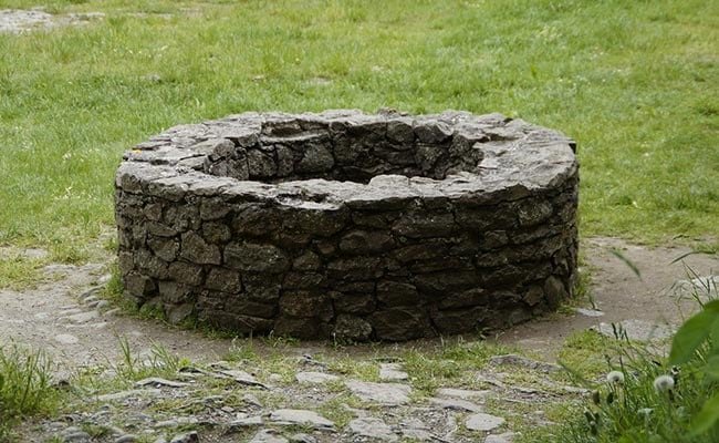 କୂଅରୁ ମୃତ ଶିଶୁପୁତ୍ର ଉଦ୍ଧାର 