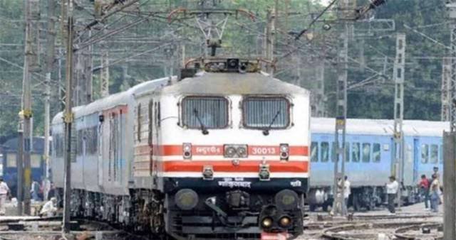 ଗୋଟିଏ ଟ୍ରାକ୍‌ରେ ମୁହାଁମୁହିଁ ହେଲା ପାସେଞ୍ଜର ଓ ମାଲବାହୀ ଟ୍ରେନ୍‌, କିନ୍ତୁ...