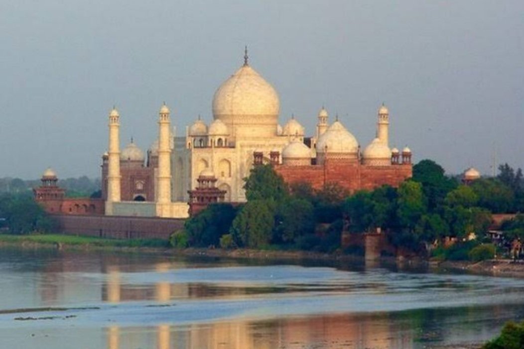 ବିଶ୍ବ ଐତିହାସିକ ସ୍ଥଳ ତାଜମହଲକୁ ଛୁଇଁଲା ବନ୍ୟା