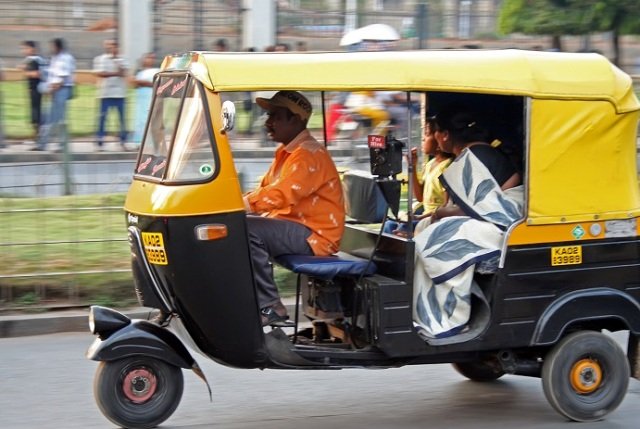 ଅଟୋରେ ରାତିସାରା ବୁଲିଲେ, ଟଙ୍କା ମାଗିବାରୁ ଚିଡ଼ି ଗଲେ ମହିଳା