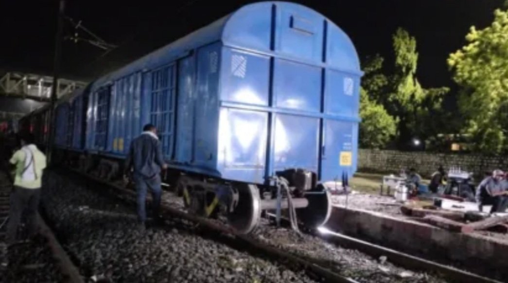 ପୁଣିଥରେ ତ୍ରୁଟି: ଅଧା ୱାଗନ୍‌କୁ ଛାଡି ଆଗକୁ ପଳାଇଲା ଇଞ୍ଜିନ୍‌