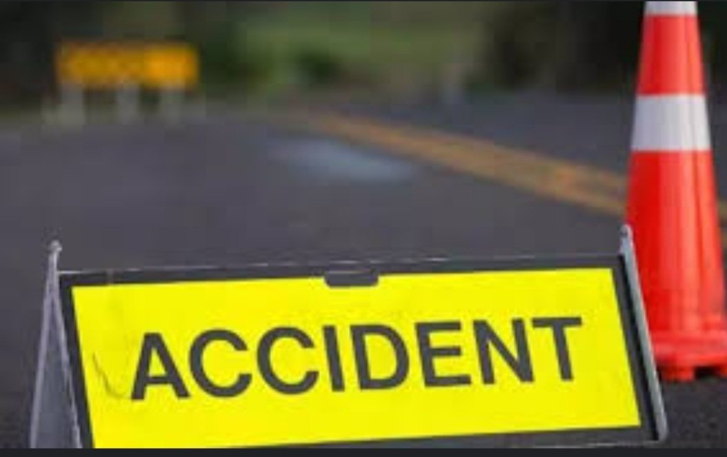 ଭାରସାମ୍ୟ ହରାଇ ଟ୍ରକକୁ ପିଟିଲା ବାଇକ୍‌, ଦୁଇ ମୃତ