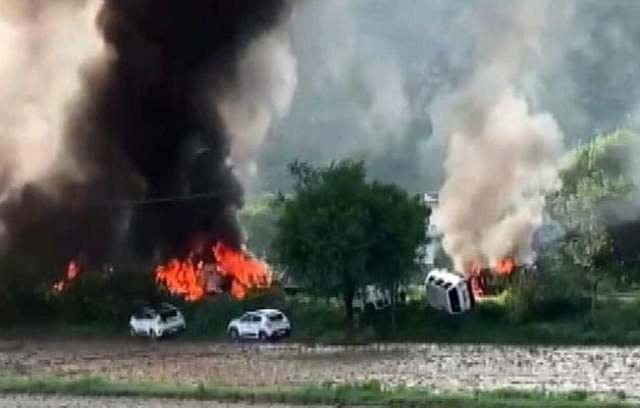 ଅଶାନ୍ତ ହରିୟାଣା : ୩ ବର୍ଷର ଝିଅକୁ ଧରି ବସଷ୍ଟାଣ୍ଡରେ ଲୁଚିଲେ ବିଚାରପତି