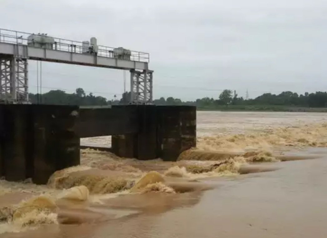 ବୈତରଣୀରେ ବିପଦ ସଙ୍କେତ ଉପରେ ଜଳସ୍ତର ପ୍ରବାହିତ