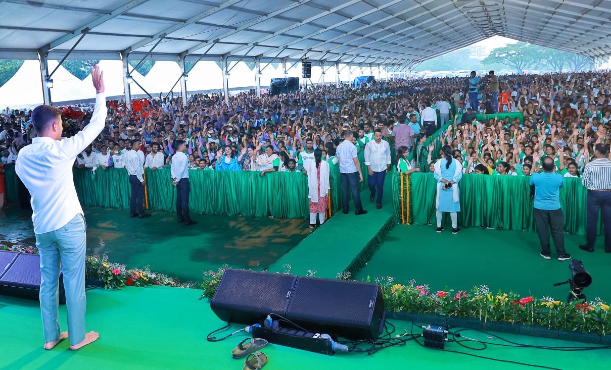 ଛାତ୍ରଛାତ୍ରୀଙ୍କୁ ଭେଟି ସଫଳତାର ମନ୍ତ୍ର ବାଣ୍ଟିଲେ ଭି.କେ. ପାଣ୍ଡିଆନ